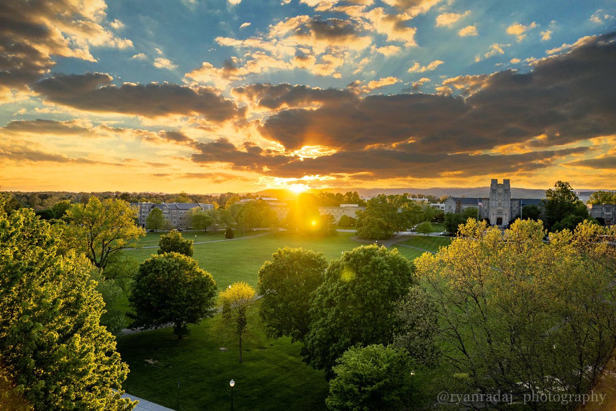 Twitter crop is finally gone, so here’s Virginia Tech looking like an absolute snack.