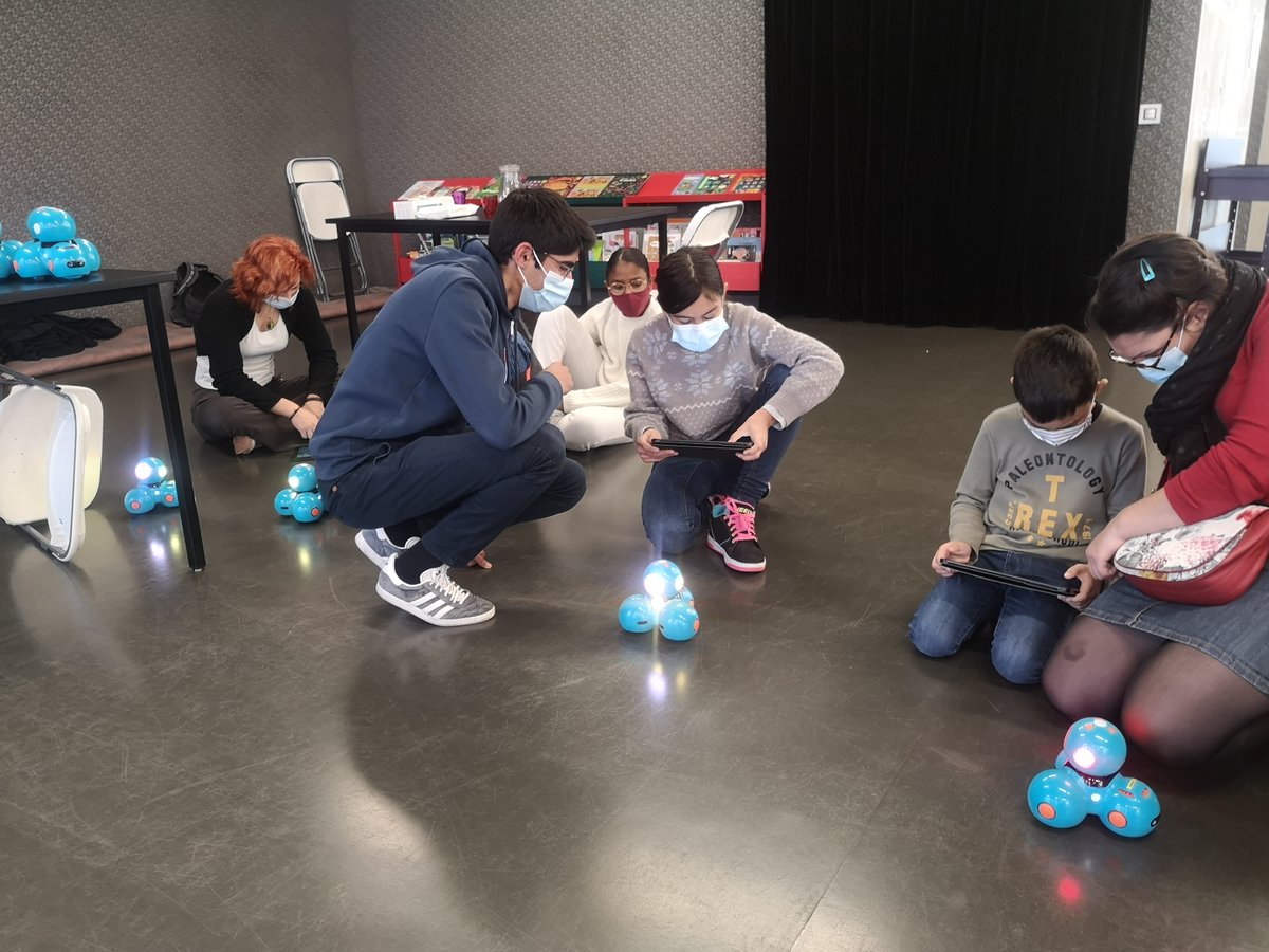 Le #festival est de retour ! 

Du 2 au 9 juin 2021, venez passer une semaine autour de la #robotique et du #numerique ! 

Avez vous une #idee de ce que l'on vous réserve ? 

#frc2021 #Robot #technologies #fun #decouverte