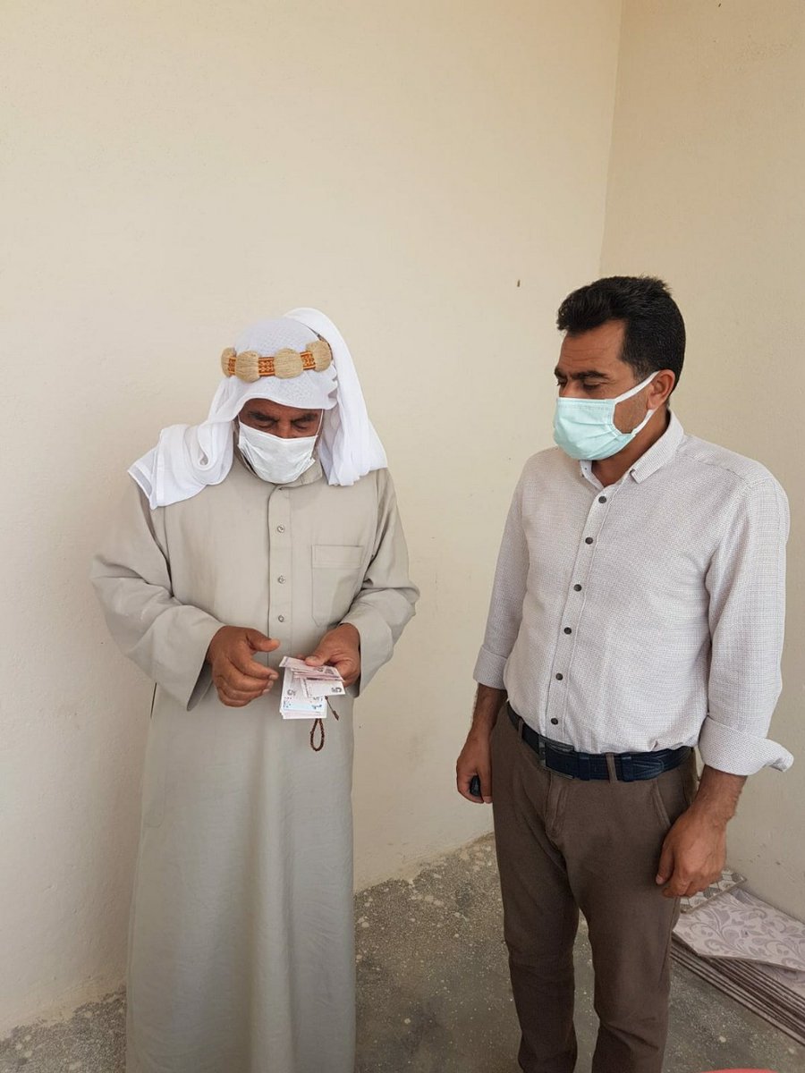 a_kurur's tweet photo. Viranşehir Kaymakamlığı bünyesinde kurulan Vefa Sosyal Destek grubu İlçe Milli Egitim Müdürlüğü okul yöneticileri olarak  engelli ve yaşlı sosyal yardımlarını Kırsal Mahallelerdeki  ailelerimizin adreslerine  teslim ettik.Emegi geçenlere Teşekkürler  @omerdereci https://t.co/jjEAL1wZ6b