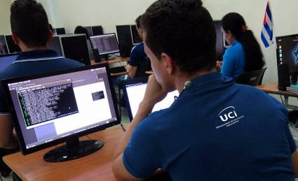 Éxitos a la @universidad_uci y al claustro que asumirá la formación de la carrera de Ciberseguridad 'Se trata de una carrera en la que por pura supervivencia no deberíamos quedarnos atrás” #CubaVsBloqueo #CubaViva @embacuba_repdom @marthadelcmv @MCarinaSotoA