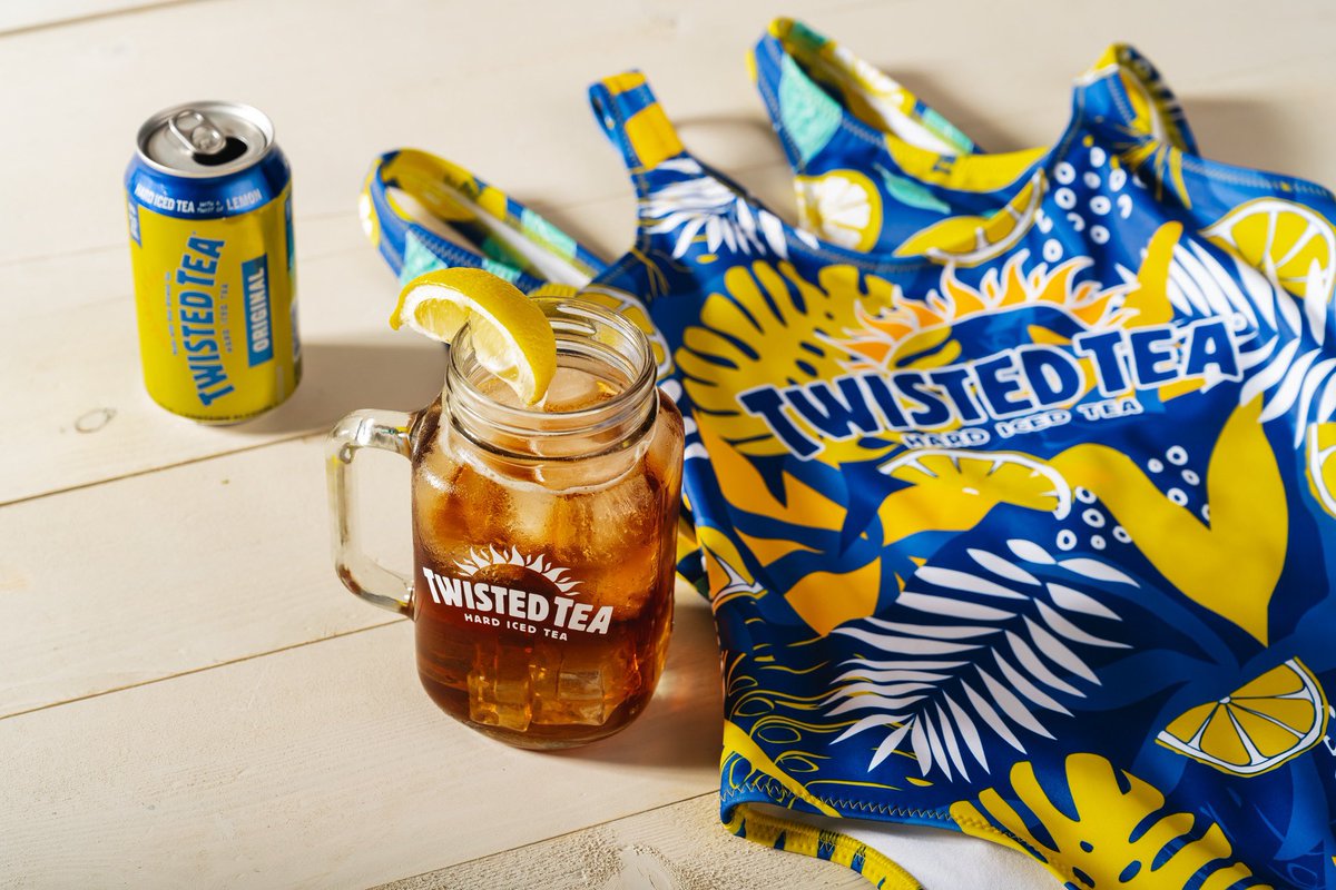 TwistedTea's tweet image. 🚨THIS IS NOT A DRILL 🚨want some gear to kick off your summer? Yeah you do. Follow, like, retweet and enter here: bit.ly/3vH0vSJ for a chance to win our Countdown to Summer sweeps, winner will be picked next week 👏