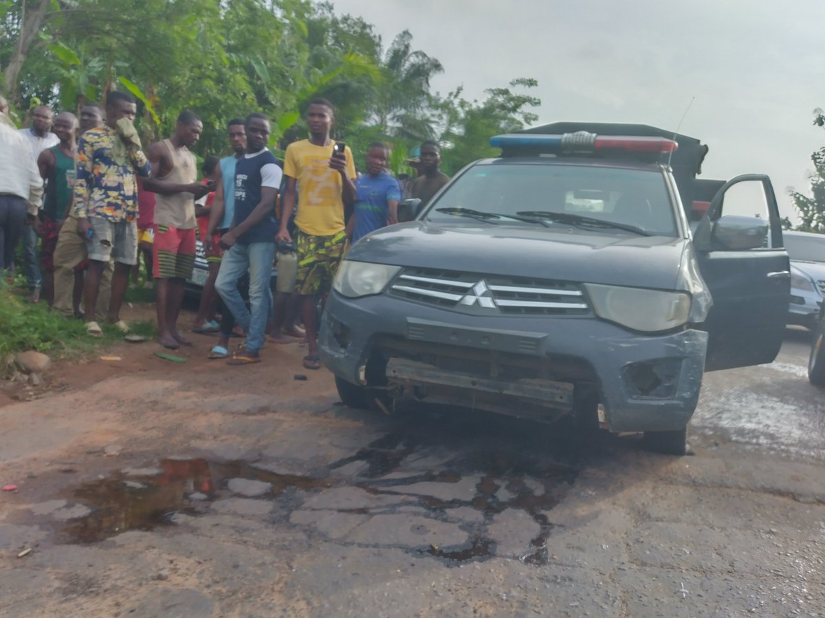 oluwadunxy's tweet photo. Bullion van hijack at Owena along ondo road
@YemieFASH @AkureHowFar @TheBabaTee https://t.co/t4D7ZuS8q7