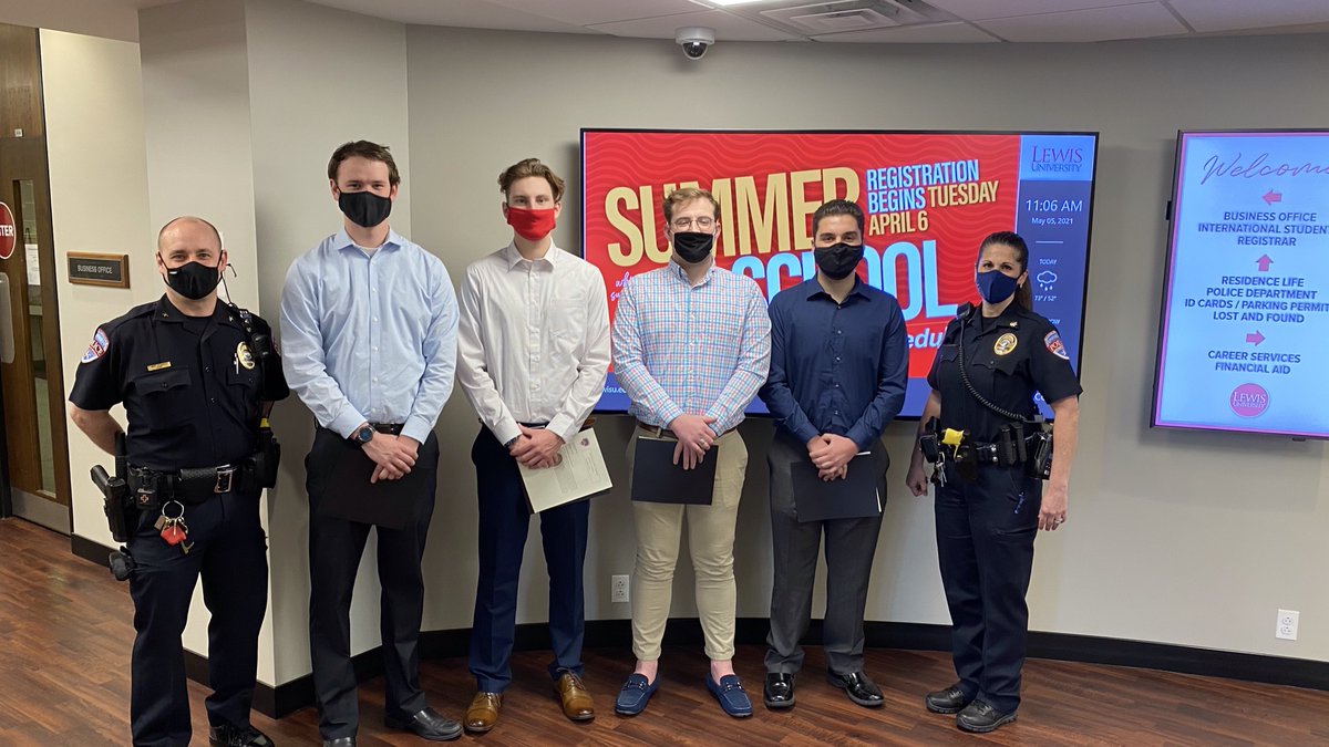 LewisPolice's tweet image. We presented 5 Challenge Coins: John Kladis intervened in a heated argument between two suitemates. Peyton Moriarty, Ryan Lomas, Nicholas Maloberti &amp;amp; Ronald Fighleigh jumped into action when a neighbor’s house caught fire in Romeoville. Check out the Video youtu.be/U8mbLFjbXdc