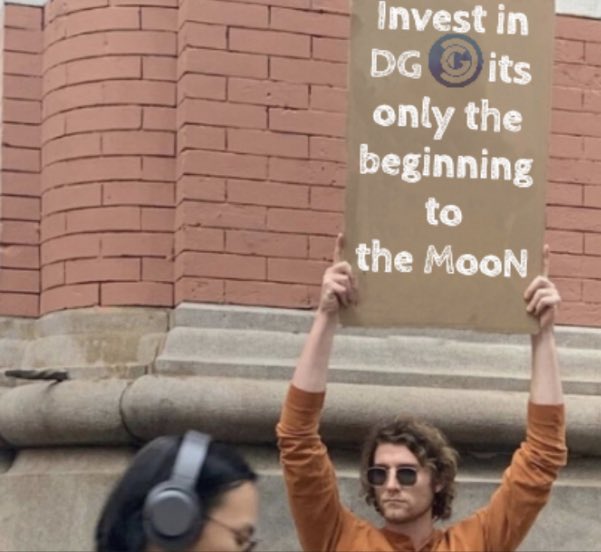 DGDantinator's tweet photo. #DG #meme #decentragames #decentraland #blockchain #cryptocurrency https://t.co/ZZUAr5ersg