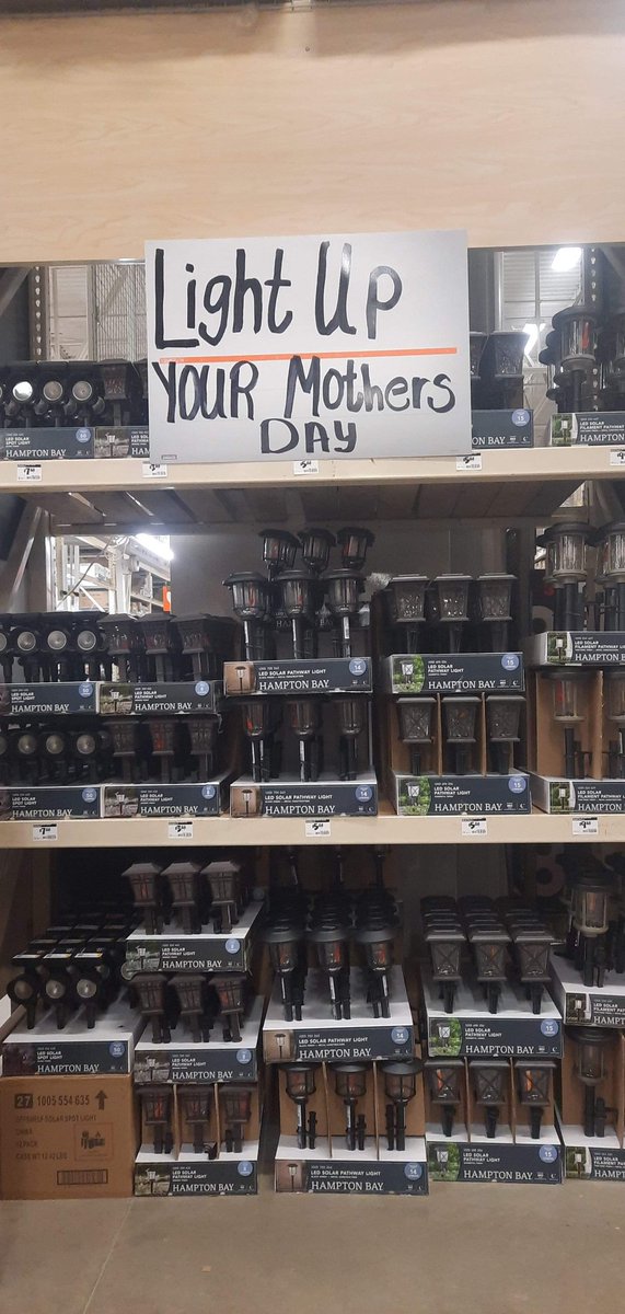 MET Got my solar light Bay lookin fresh and ready for mothers day weekend! Special thanks to Anissa for lending a helping hand. ❤ 
I LOVE MY MET TEAM! <a href="/thedocjon/">Jonny H</a> <a href="/anissa_bates96/">Anissa Bates</a> #METRocks #njm #TheHomeDepot #MothersDay2021