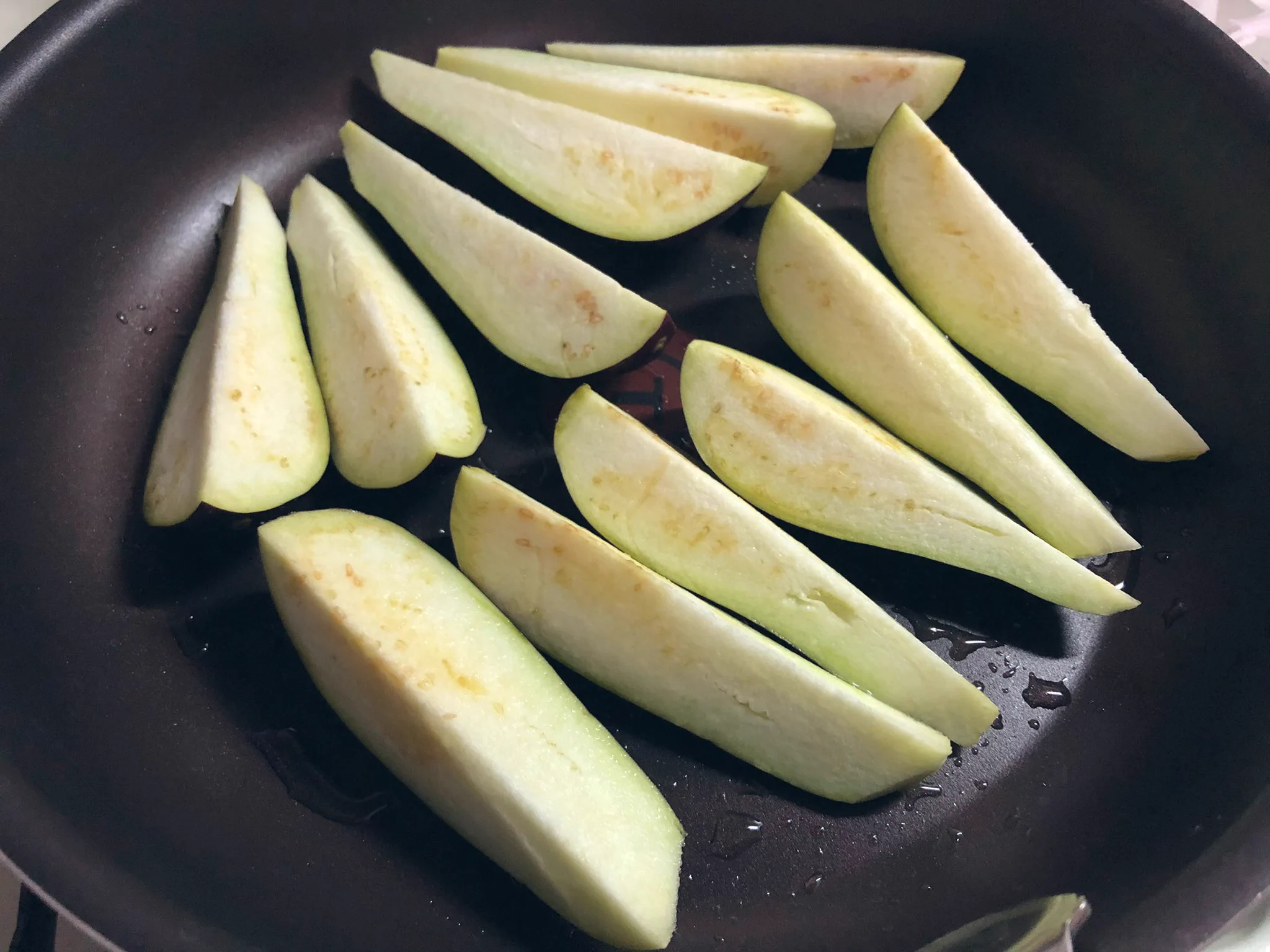 美味しそうで作り方も簡単！切って焼いて浸すだけの茄子レシピ！
