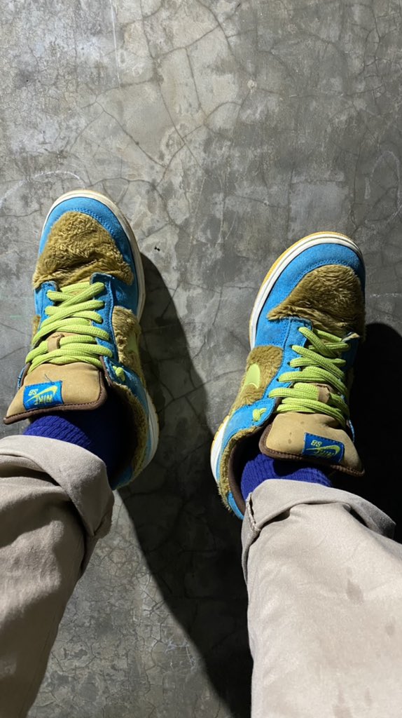 Please stop what you’re doing and look at my shoes i’m trying to flex here