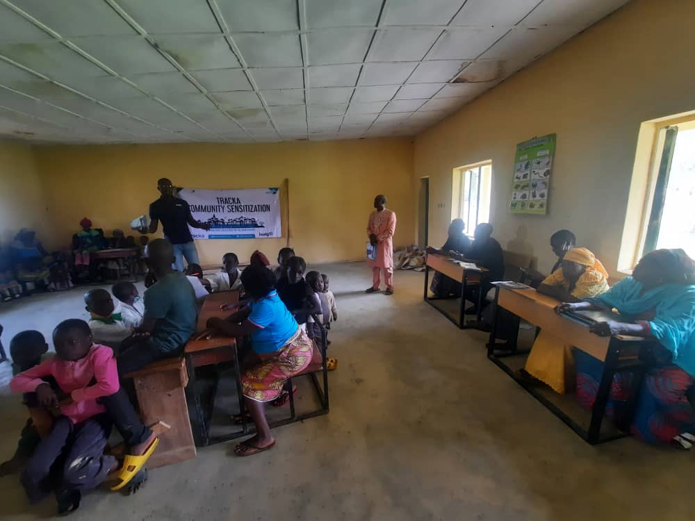 TrackaNG's tweet photo. Our team held a town hall meeting with the residents of Adan Agba Kagoro, Kauru LGA, Kaduna State

We enlightened indigenes on the budget and encourage them to take ownership of projects.

We are taking civic education to the grassroots. 

Public funds must work for the people. https://t.co/h4tP9RW1T9