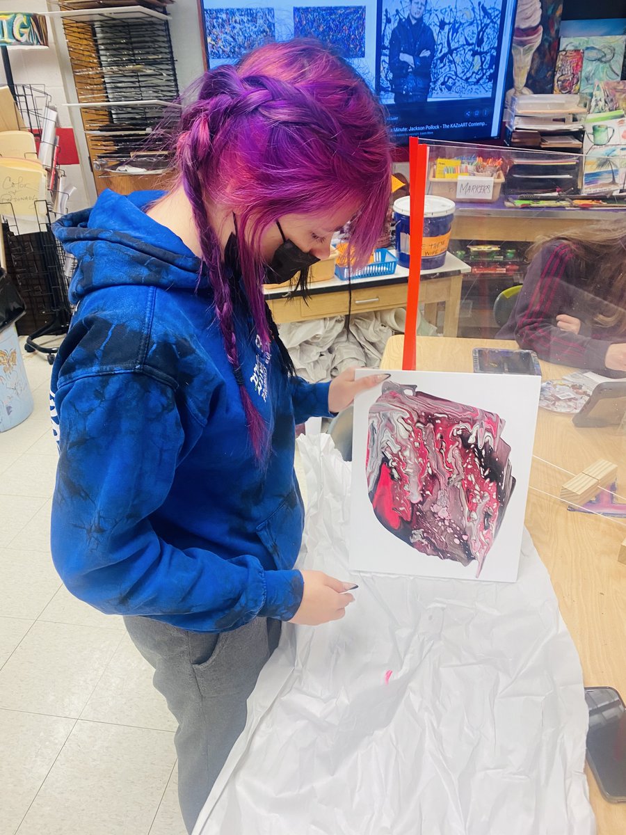 kdubsartclass's tweet image. Since last week the Modern Art class has been focusing on Jackson Pollock &amp;amp; abstract expressionism. After watercolor splash painting we used foam board &amp;amp; created #fluidart to create abstract paint pours. Next are abstract tapestries &amp;amp; bags! @EFEAteaches @EFWarriors #art #teachart