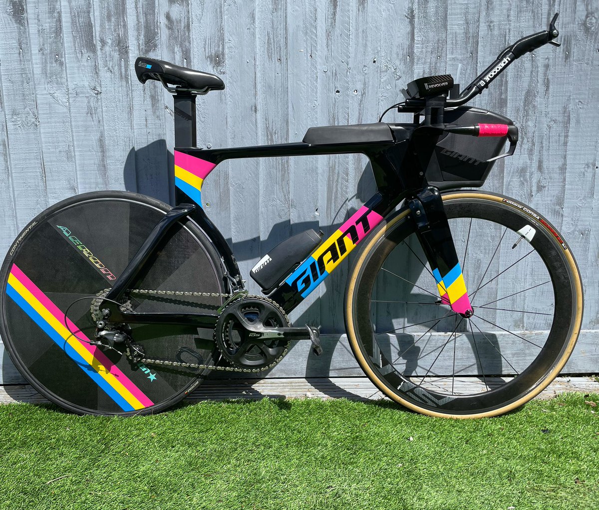 Introducing TT 2.0 💗💛💙

Stoked to see my idea come to life. 😍.
Work by:
Paint: Killashine
Build: @ybeic1 
Customisation: @Darbo_23 
#gianttrinity #gianttrinityadvancedpro #giantbikes #TT #TTbike