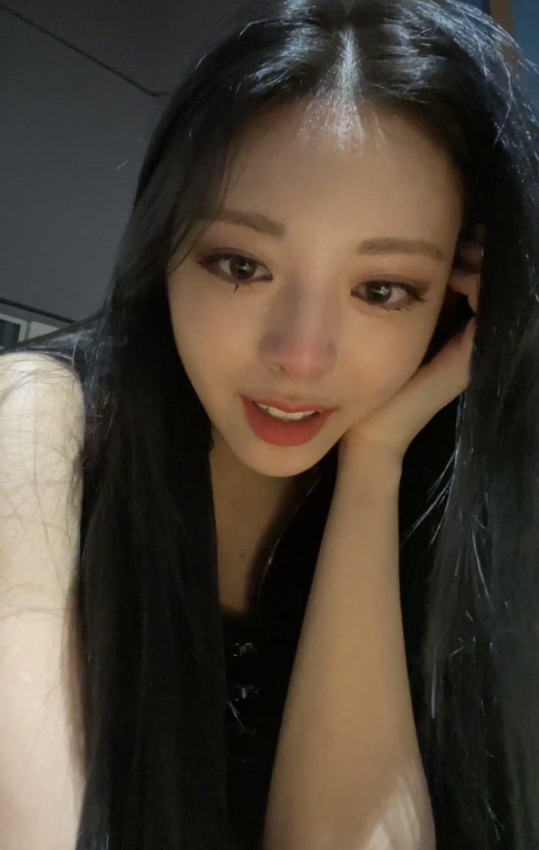 น้องยูนาร้องไห้อะ ㅠ_____________ㅠ ใจไม่ไหวเลยร้องไห้ตามไปด้วย น้องดีใจที่ชนะวันนี้มาก เหมือนปลดล็อคอะไรหลายอย่าง พูดขอบคุณแล้วก็น้ำตาไหลไปด้วย เก่งแล้วค่ะคนดี