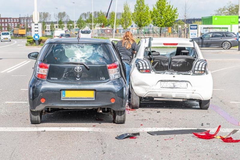 Twee gewonden bij aanrijding op Graaf Alardsingel..