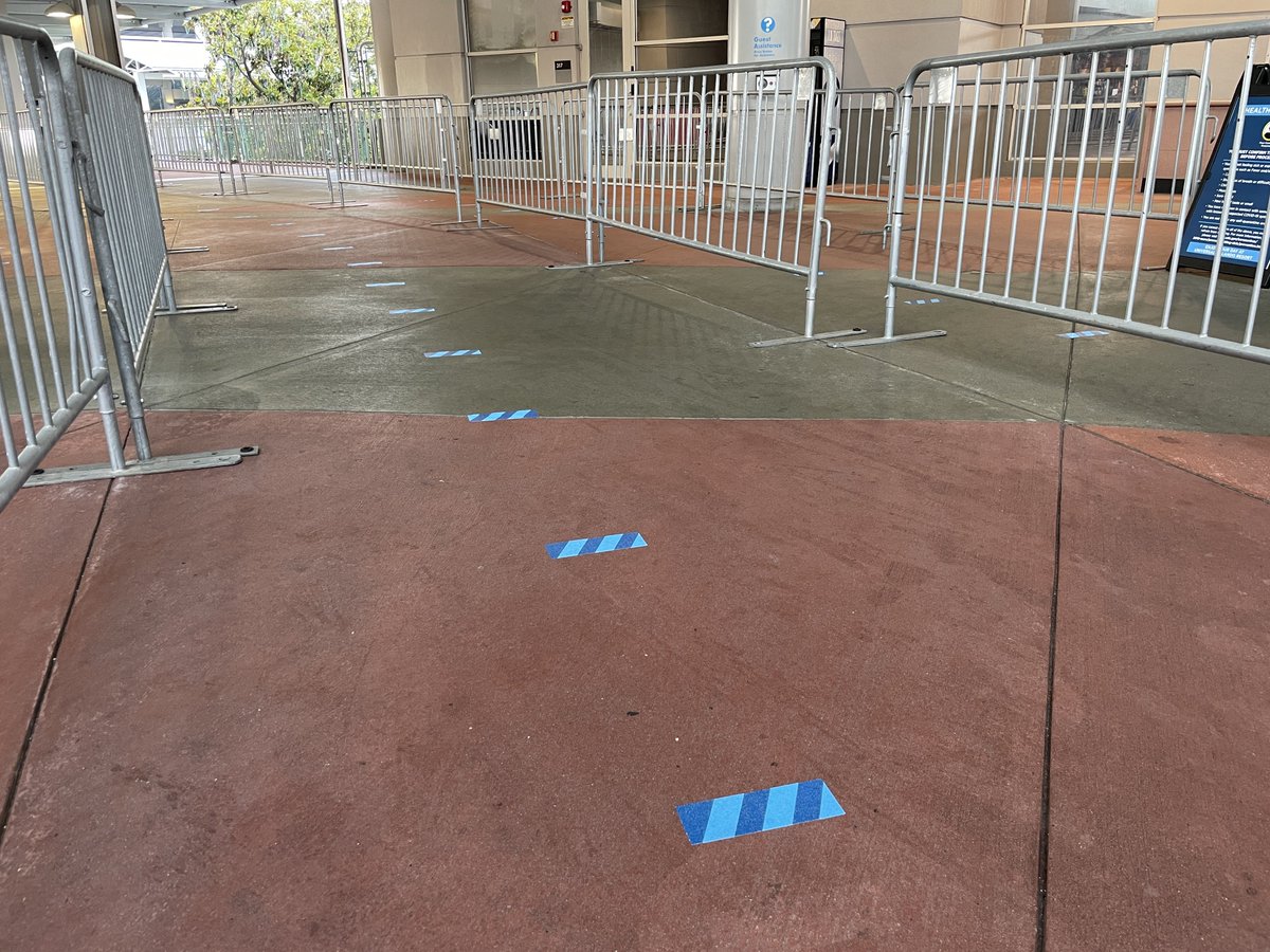 The social distancing markings are now set up for 3 feet. Universal is using smaller versions of the original ground marking designs. – bei  Universal CityWalk