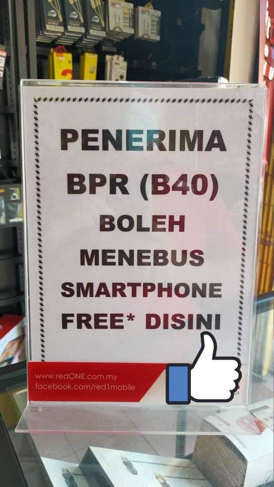 AinulNunanaa's tweet image. Utk penerima BPR (Bantuan Prihatin Rakyat) boleh pergi tebus smartphone RM100 dekat kedai telekomunikasi sekarang.

Cara dia: Pergi kedai yang ada tanda mcm dlm gambar, bagi I/C je kemudian orang kedai tu akan check kelayakan. Bayar RM100 je utk satu smartphone.