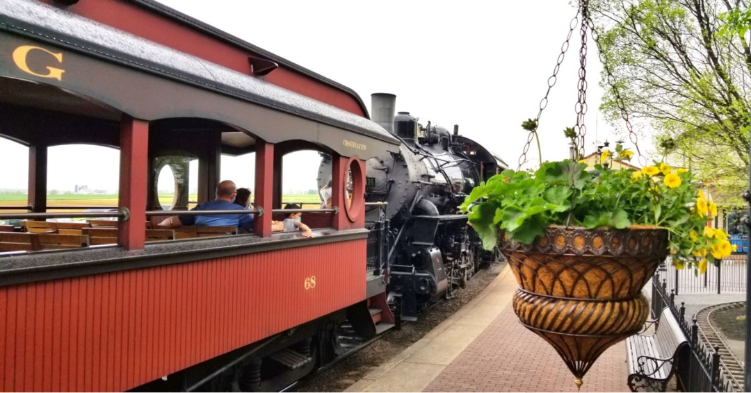 Enjoy springtime aboard the Strasburg Rail Road! 
No matter if you ride Open Air, Coach, Dining, or First-Class, you will experience a beautiful, picturesque view of Amish country. 

ow.ly/owX050EFkQE
#Strasburgrailroad #spring #strasburgpa #springweather