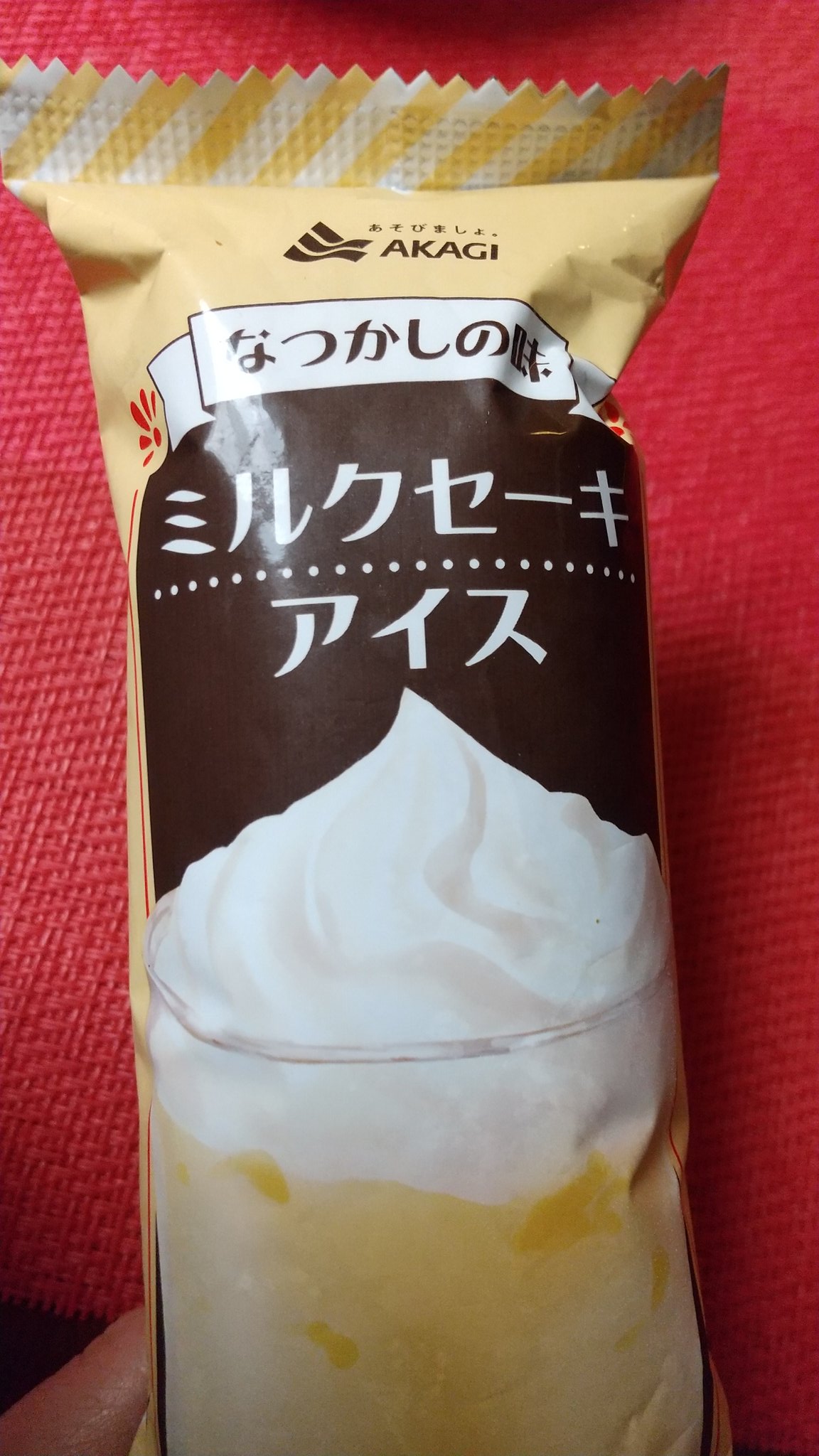 もりこ ケンミンショーで神戸のチーズケーキ観ていたら 甘いものが食べたくなり ストックしていたアカギのミルクセーキアイスを食しました T Co Uat7yzhhuz Twitter