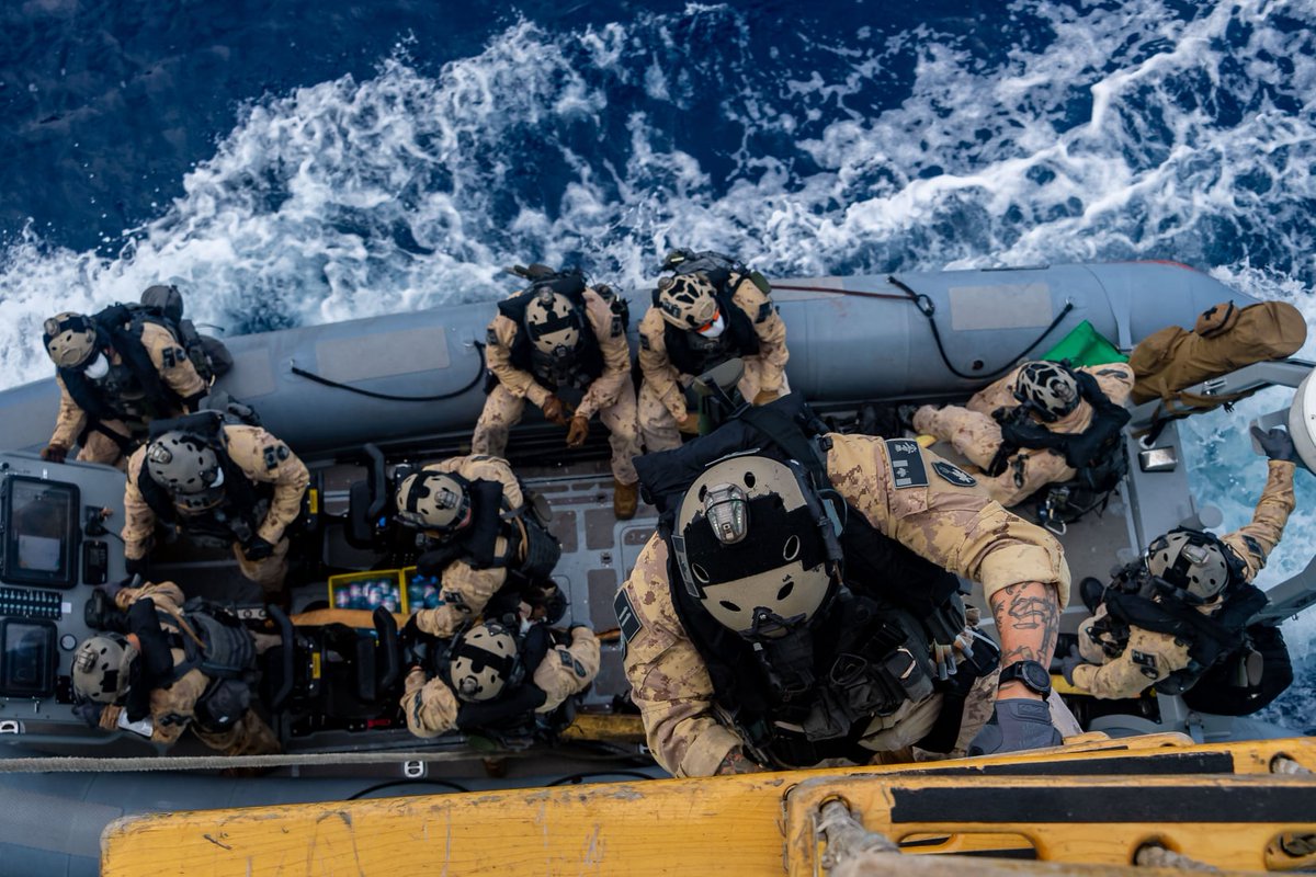 RoyalCanNavy's tweet image. Did you know that #HMCSCalgary is currently serving as part of Canadian-led Combined Task Force 150 (CTF 150)? HMCS Calgary is patrolling the waters of the Arabian Sea.