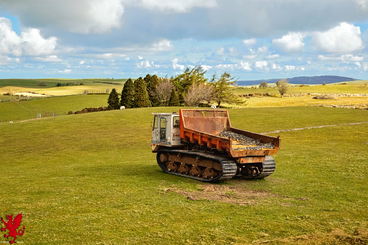 ValleyBoy (@bjroberts) on Twitter photo On the wild and windy Denbigh Moor, you might have to swap the 'Chelsea Tractor' for some seriously 'heavy-duty hardware.' <a href="/Ruth_ITV/">Ruth_TV</a> <a href="/kelseyredmore/">Kelsey Redmore</a> <a href="/ItsYourWales/">It's Your Wales</a> <a href="/LocalWales/">Local.Wales 🏴</a> <a href="/northwalescom/">NorthWales.com</a> <a href="/AllThingsCymru/">All Things Welsh 🏴</a> <a href="/OurWelshLife/">Our Welsh Life</a> @nwalessocial <a href="/cadwwales/">Cadw</a> #Denbigh #Bylchau #Moors #May #Wales On the wild and windy Denbigh Moor, you might have to swap the 'Chelsea Tractor' for some seriously 'heavy-duty hardware.' <a href="/Ruth_ITV/">Ruth_TV</a> <a href="/kelseyredmore/">Kelsey Redmore</a> <a href="/ItsYourWales/">It's Your Wales</a> <a href="/LocalWales/">Local.Wales 🏴</a> <a href="/northwalescom/">NorthWales.com</a> <a href="/AllThingsCymru/">All Things Welsh 🏴</a> <a href="/OurWelshLife/">Our Welsh Life</a> @nwalessocial <a href="/cadwwales/">Cadw</a> #Denbigh #Bylchau #Moors #May #Wales