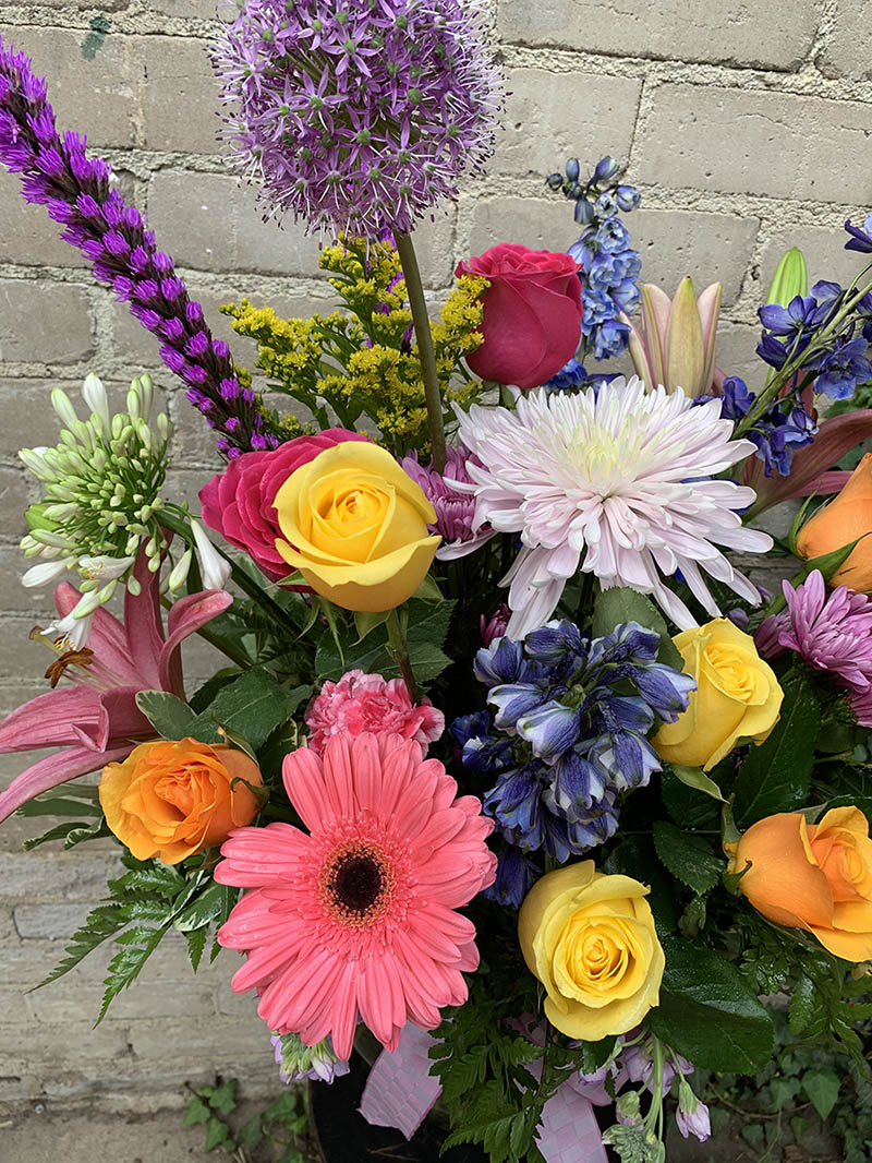 GoldnerWalsh's tweet photo. 😍  Whimsy and Pop! 
Gerbers, mixed roses, and a pop of seasonal flair make for a beautiful bouquet just in time for Mothers Day! 

#MothersDay #Gerbers #Roses #Flowers #Bouquet https://t.co/m6HWfrOmW2