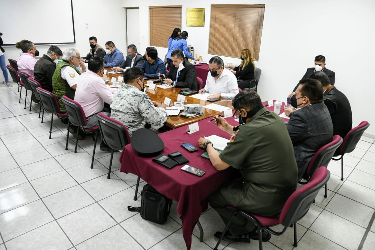 Dando seguimiento a la estrategia de seguridad del Gobernador <a href="/mrikelme/">Miguel Riquelme</a>, esta mañana, sesionó la Mesa para la Construcción de Paz en la que se evaluaron las acciones en materia de seguridad en el estado. #Coahuila trabaja en coordinación para garantizar el bienestar de su gente.
