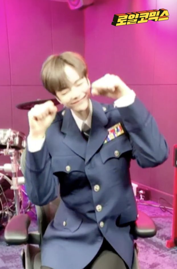 They each had to do a task to complete their mission, and at the end, JR did an "aegyo 3-set" to show them how it's done  #뉴이스트    #NUEST    #JR  @NUESTNEWS