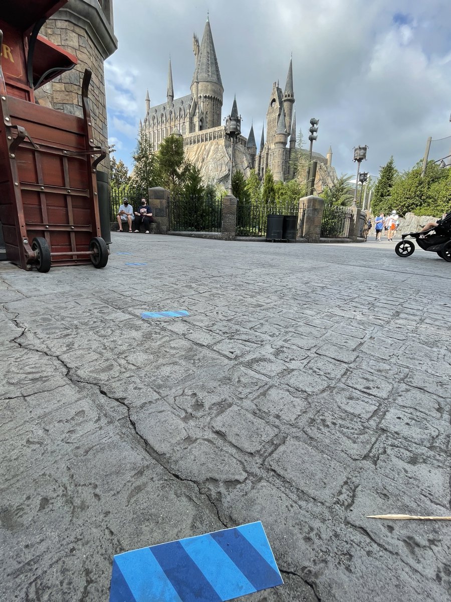 3 foot social distancing in the  #WizardingWorld.