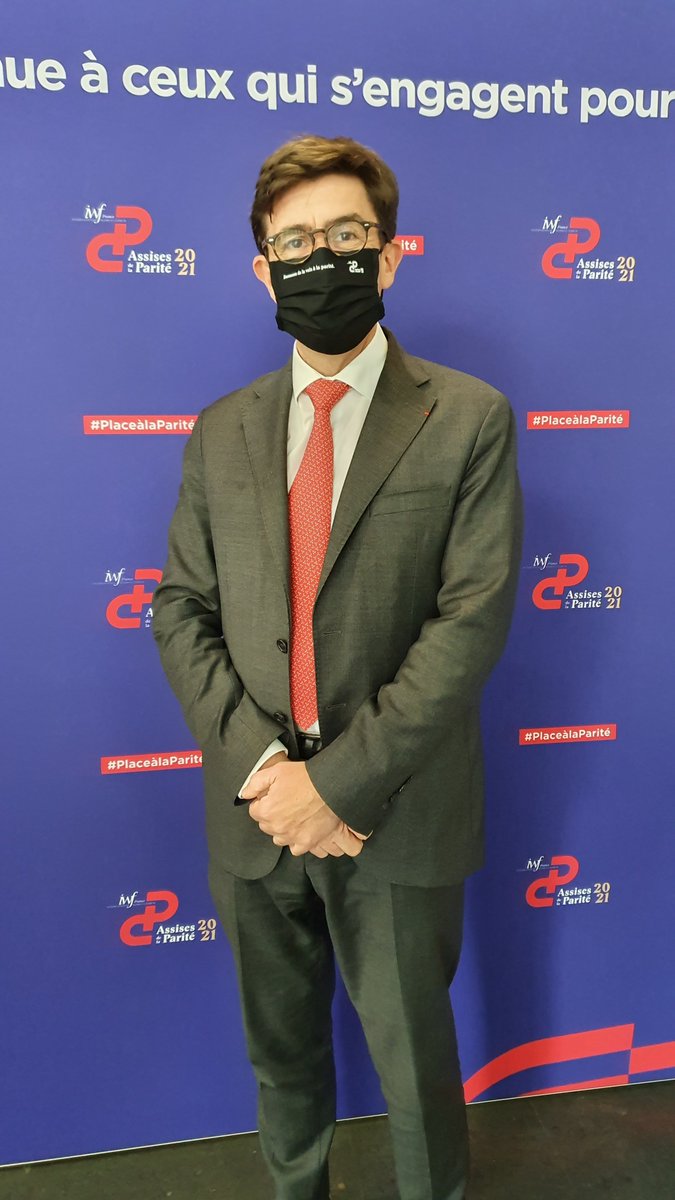 Porte-parole de la #parité, les décideurs et décideuses présents pour cette journée exceptionnelle des #AssisesDeLaParité ont pris la pose 📸, avec leur masque évidemment ! Un petit aperçu pour vous 😍👇 #PlaceALaParité