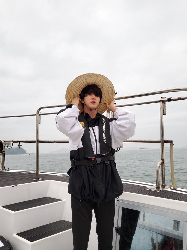 Sightseeing, fishing, hiking and finishing the day with a glass of wine  #BestFanArmy  #BTSARMY    #iHeartAwards  @BTS_twt