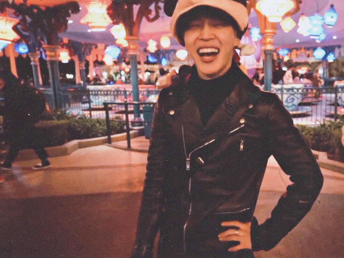 Paris with Jimin! Sightseeing during day and visiting Disneyland in the evening  #BestFanArmy  #BTSARMY    #iHeartAwards  @BTS_twt