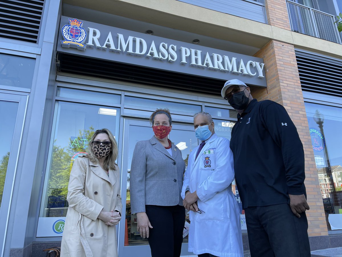 SmallBizDC's tweet image. Celebrating local business and taking #iBuyDC challenge isn’t just about restaurants or traditional retail. It’s also services - including vital services like pharmacies! We have all come to realize the importance of our essential services and we need to support them!