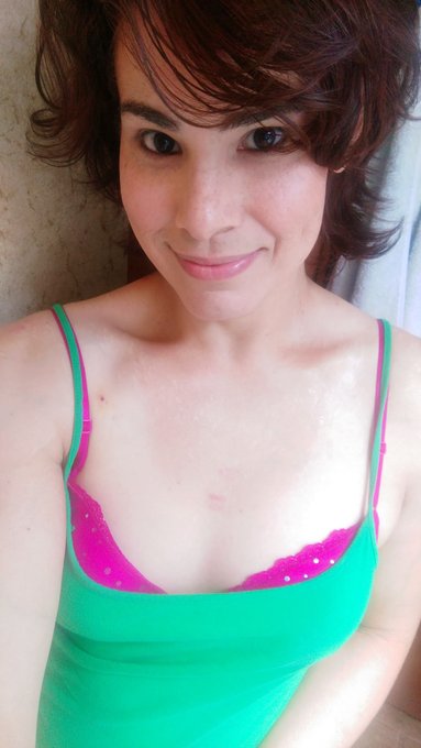 1 pic. I used to have short hair :) How do I look?

#shorthair #natural #trans #mtf #asian #cute #tgirl