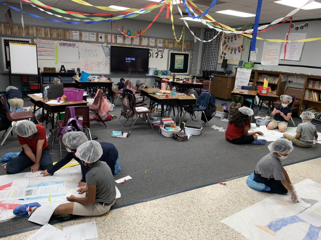 MrsDevinAdams's tweet photo. These are the days that fill up my bucket! Overheard a scholar say “this is too much fun to be an assignment” ❤️ https://t.co/vPUYsyJ98j