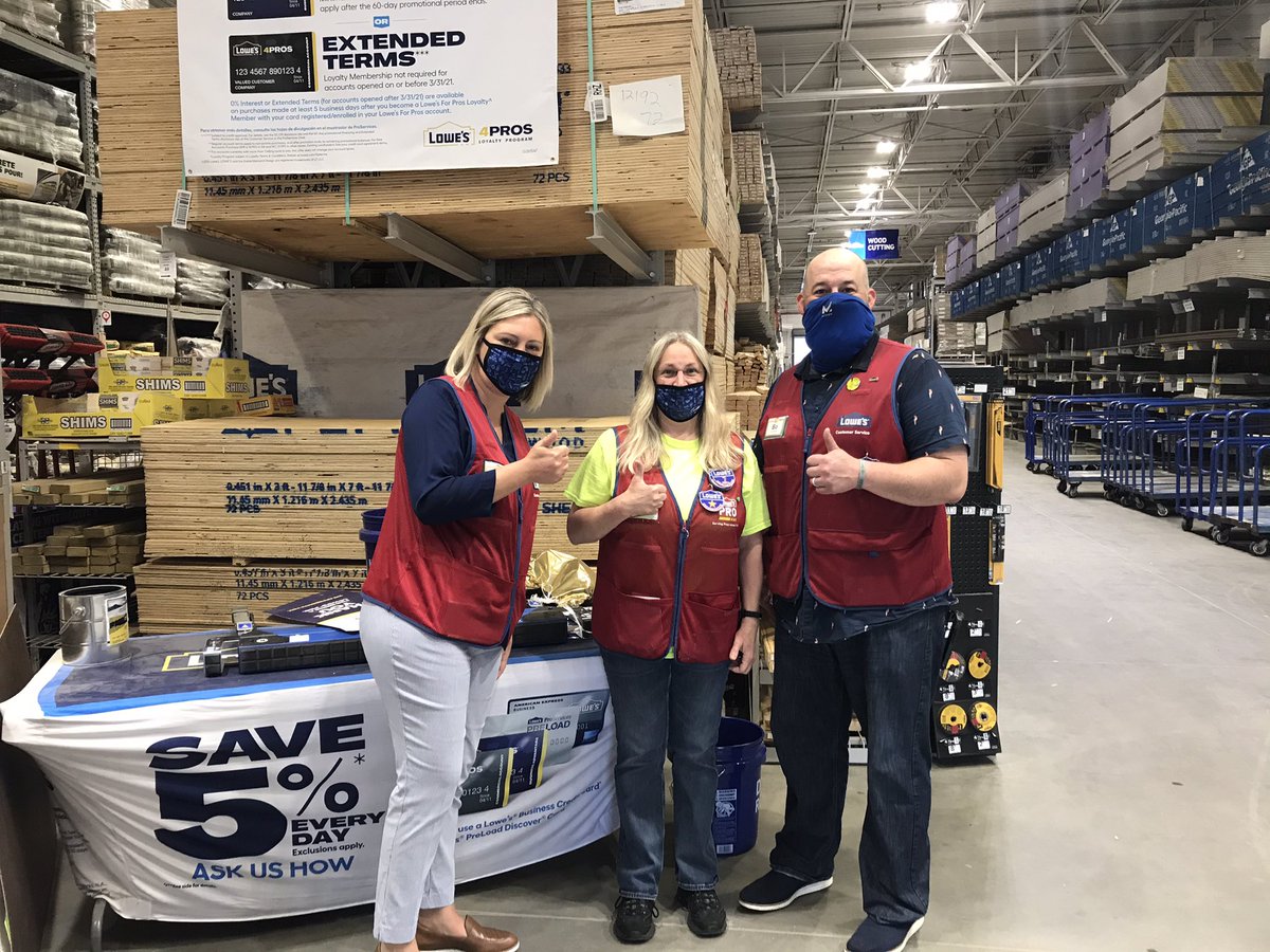 Our new District Manager has been making her rounds of district 875 and handing out some well deserved recognition along the way. Great job Raunak and Rachel Welcome to the party Janeen! @BMcClain349 <a href="/Janeen63970425/">Janeen</a> <a href="/CobyLeleaux/">Coby Leleaux</a>