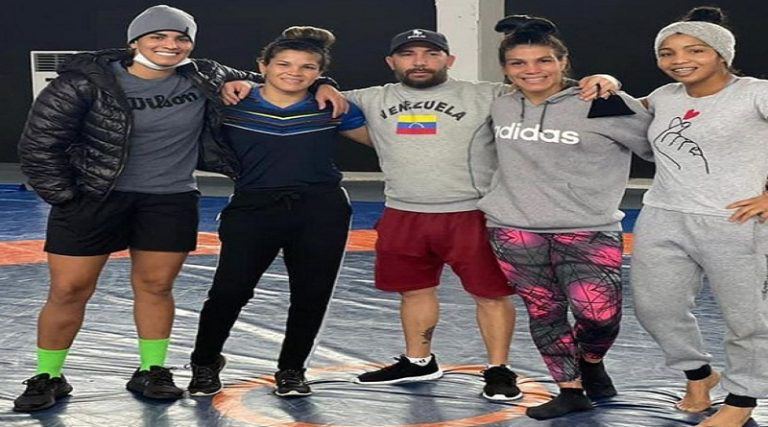 Selección Nacional de Lucha lista para participar en el Preolímpico Mundial

#ProtejamosLaVida

vtv.gob.ve/seleccion-naci…