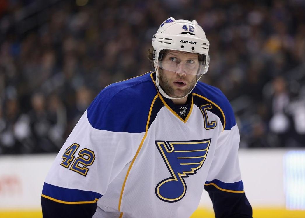 Persch83's tweet image. Great moment last night in STL saying thank you to @dbackes42 . Kind of looks like he &amp;amp; @stoolpresidente could be brothers? What say you @spittinchiclets @MikeGrinnell_ @RearAdBsBlog @ryanwhitney6 @BizNasty2point0 #stlblues