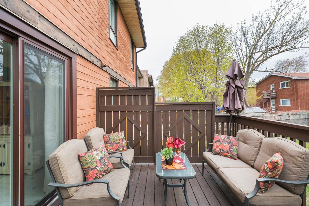 NEW LISTING!
MLS®1239897
29 Marielle Ct
3 beds , 1.5 baths
$449,000

The perfect combination of privacy and location. This 3 bed, 1.5 bath end unit townhome is located steps from Richmond Road on a quiet cul-de-sac.
#OttawaRealEstate #DowneyTeam #NewListing