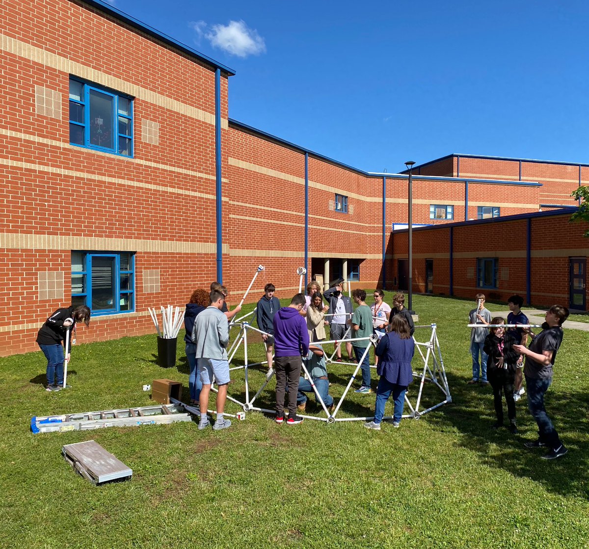 WalkerValleyHS's tweet image. Ms. Manning’s Math 2 class building 13 ft wide geodesic domes! #STEMDaysinMay #STEMRocks #OneValley