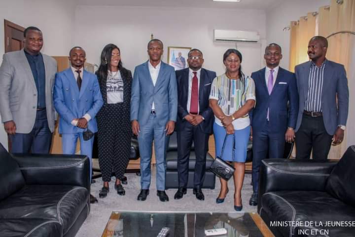 MakualaE's tweet photo. Tres bel échange de prise de contact entre la FNJEC et le Ministre de la Jeunesse le Dr. Yves BUNKULU. @yelumulop https://t.co/tPaT4RXOjN