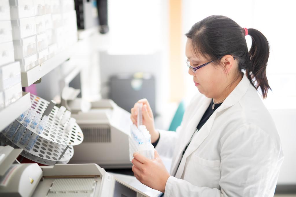 uiowa's tweet photo. Happy #NationalNursesDay to all our nurses @IowaNursing and @uihealthcare! You are:
💛 the absolute best 
🖤 greatly appreciated https://t.co/gJHSHAeej9