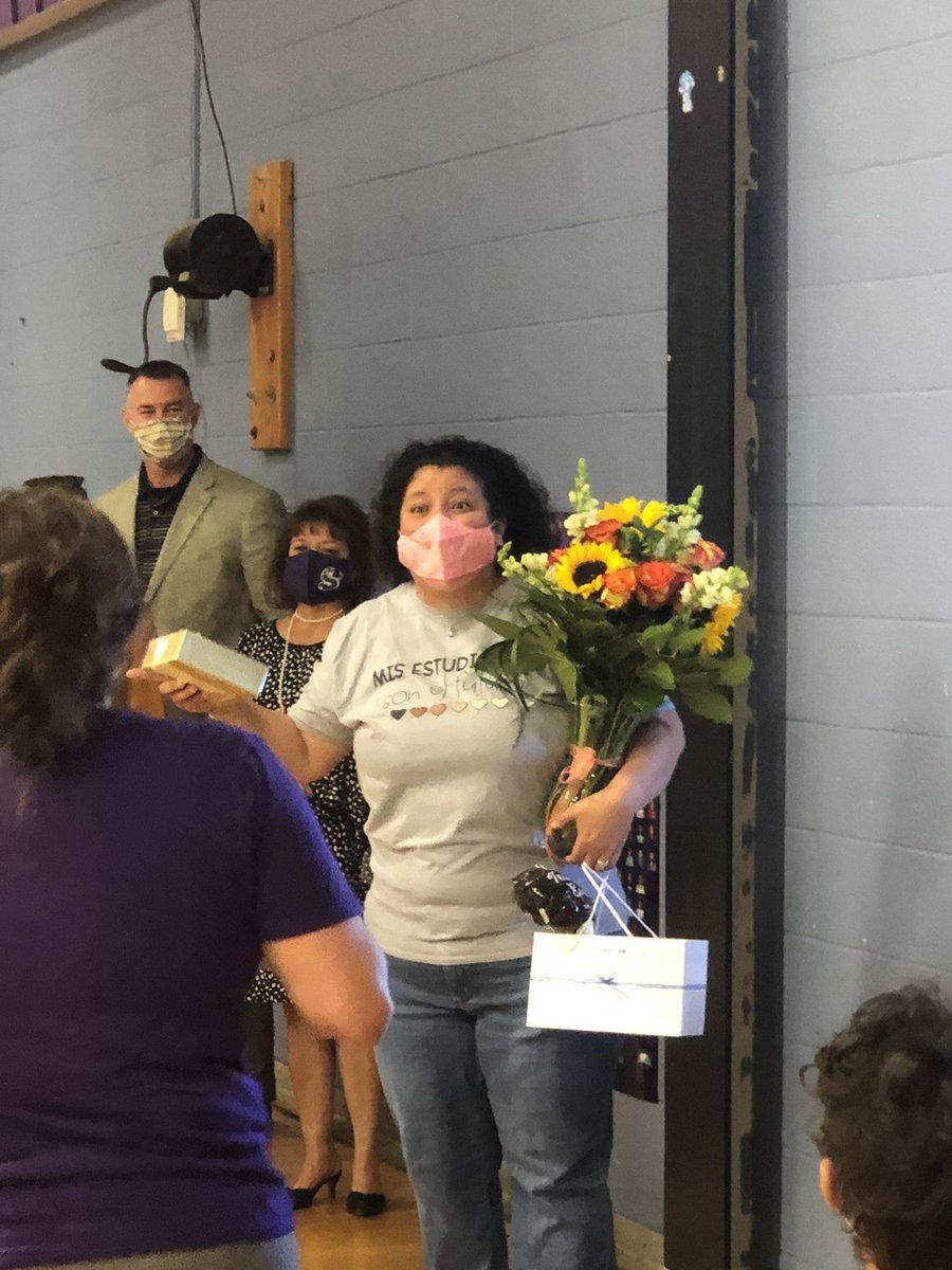 RodiekMorgane's tweet photo. Congratulations to the District Elementary School Teacher of the Year, Mrs. Garza! @MendezKids1st https://t.co/7YZBV7QiXN
