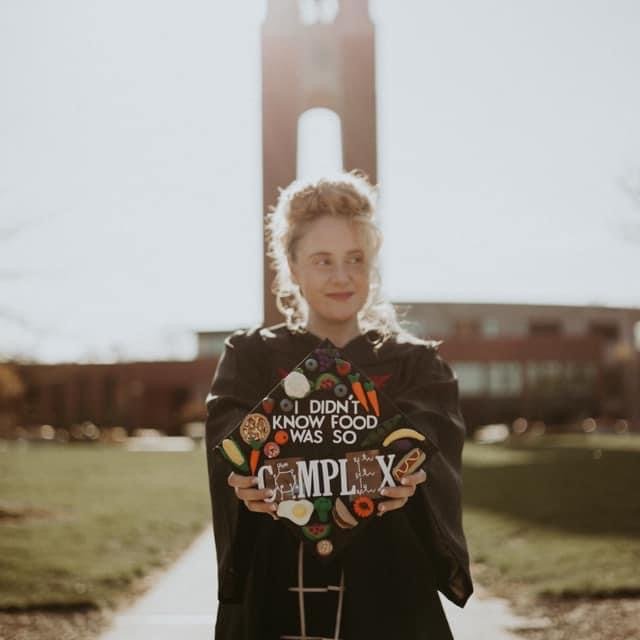 BallStateAlumni's tweet photo. This weekend, we welcome 3,371 new graduates into the Ball State alumni family ❤️
Congratulations to each and every one of you on a job well done. #WeFly #BallStateGrad https://t.co/3MQEQEqiH6