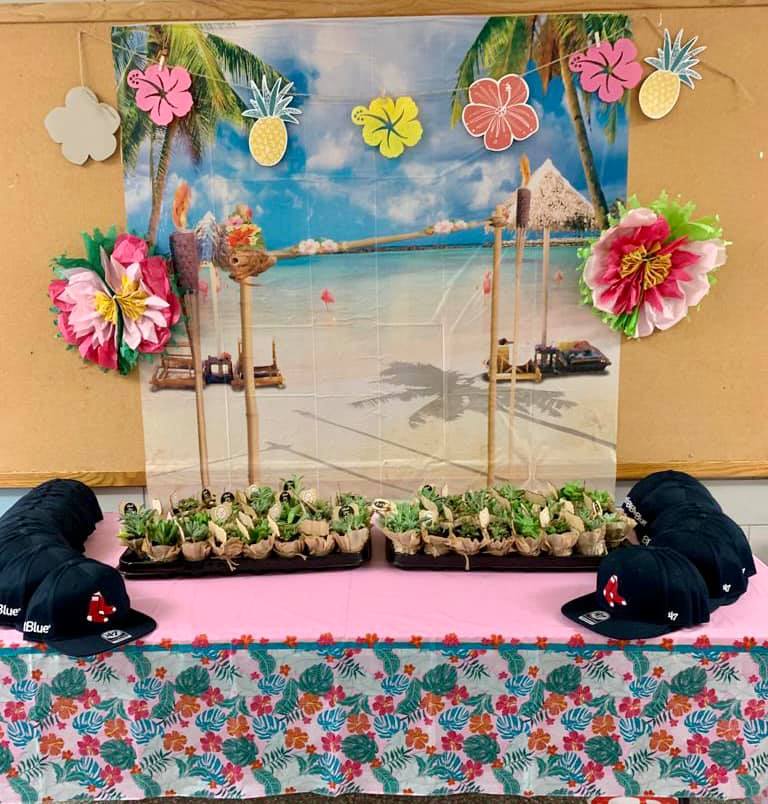 CurtisGuildPC's tweet image. Thanks to our friends at @HomeDepot (Chelsea, MA) and @JetBlue we were able to treat our @GuildBoston  faculty and staff to a cute little succulent and a new Red Sox cap! 
@BostonSchools @BCassellius 
#TeachersAppreciationWeek 

Thank you for all you do for our families!!!