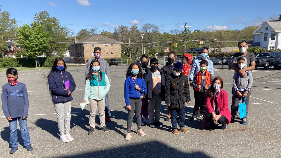 Meeting these wonderful people for the first time.  Love making history with them every day this school year on Zoom.  #happeningathowell ⁦<a href="/VS13UFSD/">ValleyStream13UFSD</a>⁩