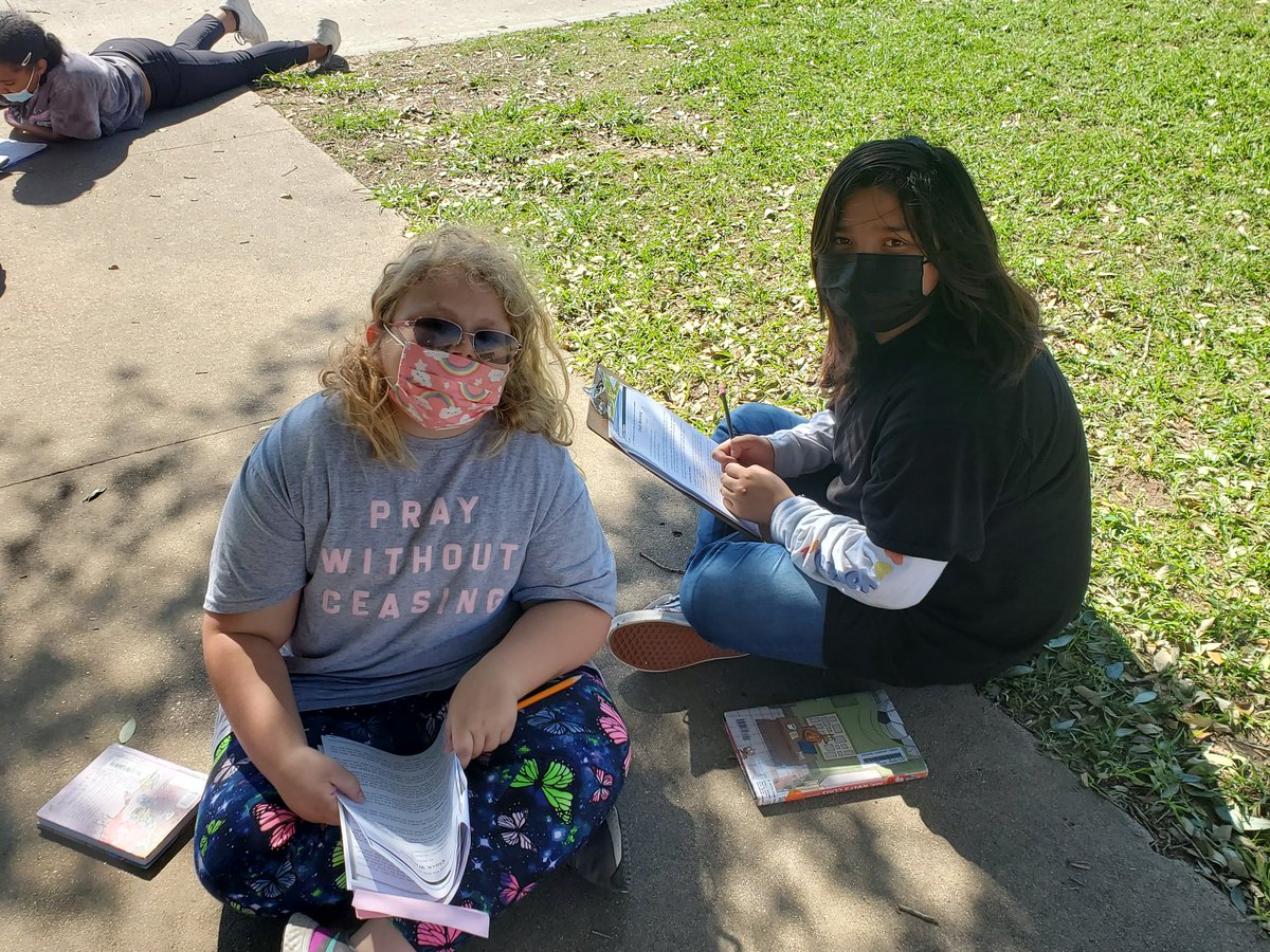 RubioClass's tweet image. When the STAAR test is days away but the weather is glorious! #gooutside @Southside_AISD @AngletonISD