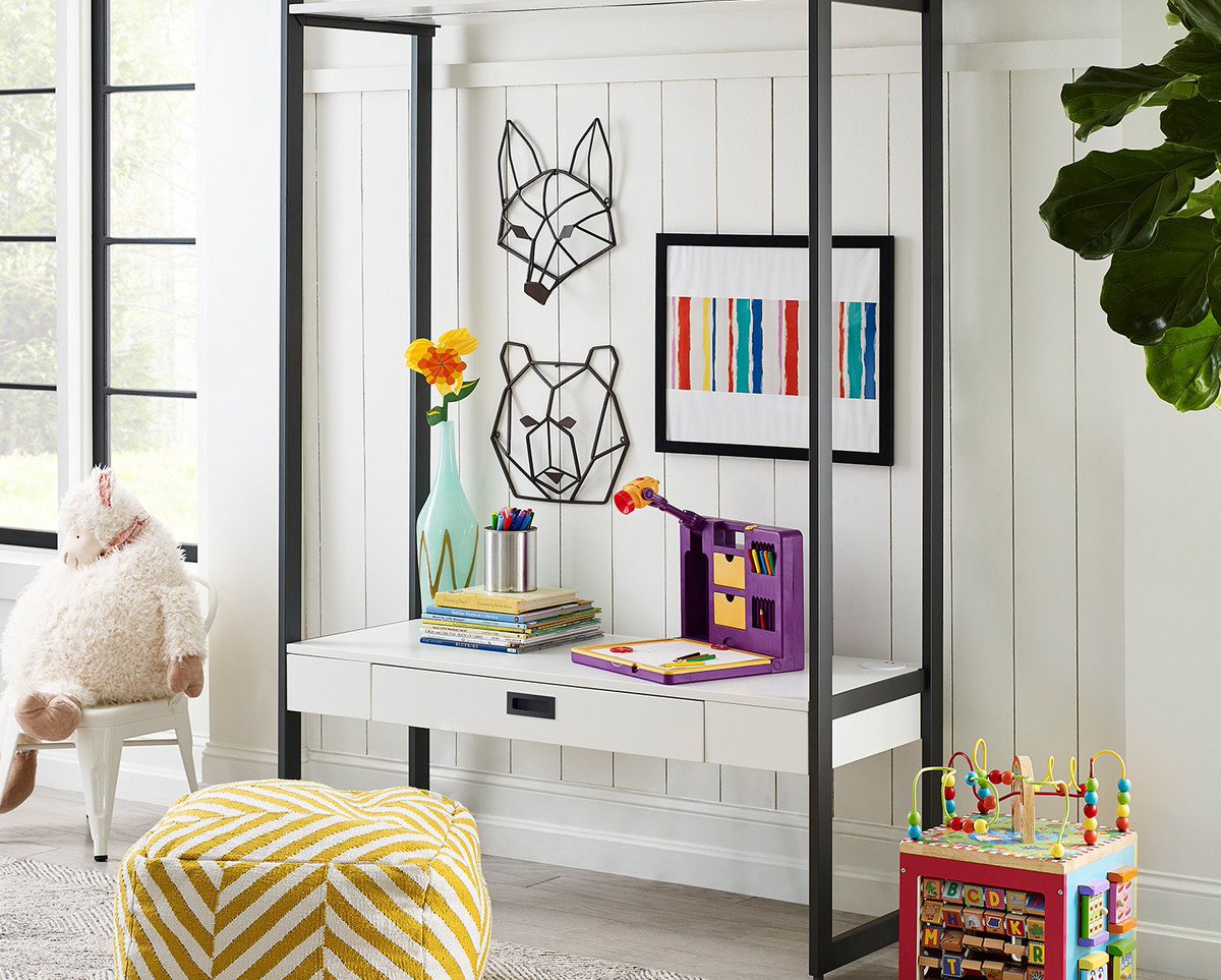 CalClosetsDFW's tweet image. Today a child's desk....
Tomorrow a desk for a teenager! 

Our Everyday collection is easily adjustable to grow and change as your life does. 
 
#CaliforniaClosets #adjustablefurniture
