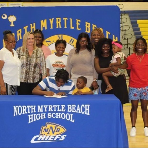 We would like to welcome out first two signees for the 2021-22 season. Jenna Brooks, out of Capstone Christian Academy and Daveona Hatchell from North Myrtle Beach HS signed their letter of intent to play basketball at CCCC next season.

Welcome to the family!

Go Cougars!