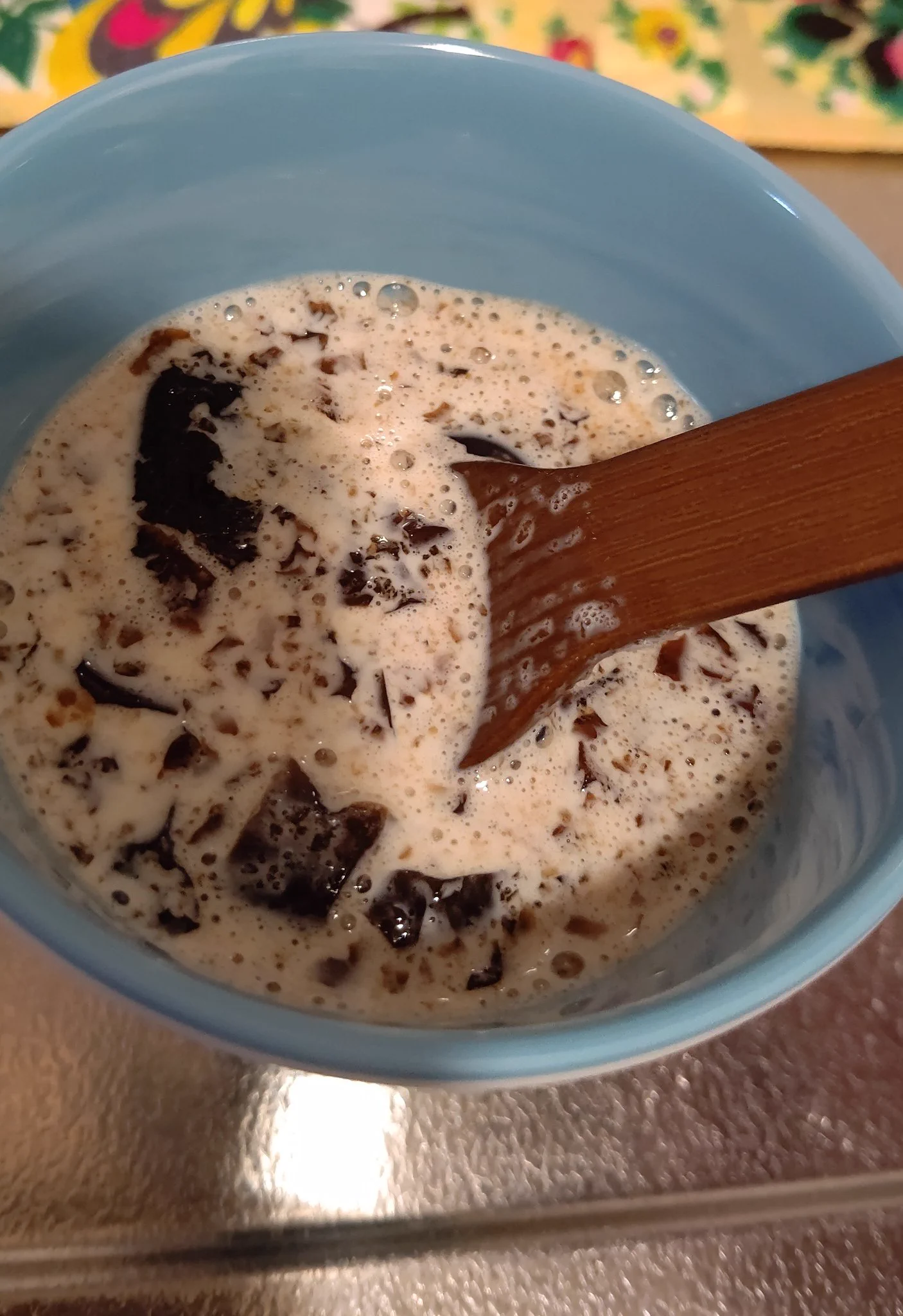 ゼラチンが5g包装だったので、試しに半分の分量で作ってみました☕️
材料をタッパーに入れるだけだから秒で出来て「本当にこんな簡単でいいんです！？」という感じ😳
牛乳かけていただきまーす。  