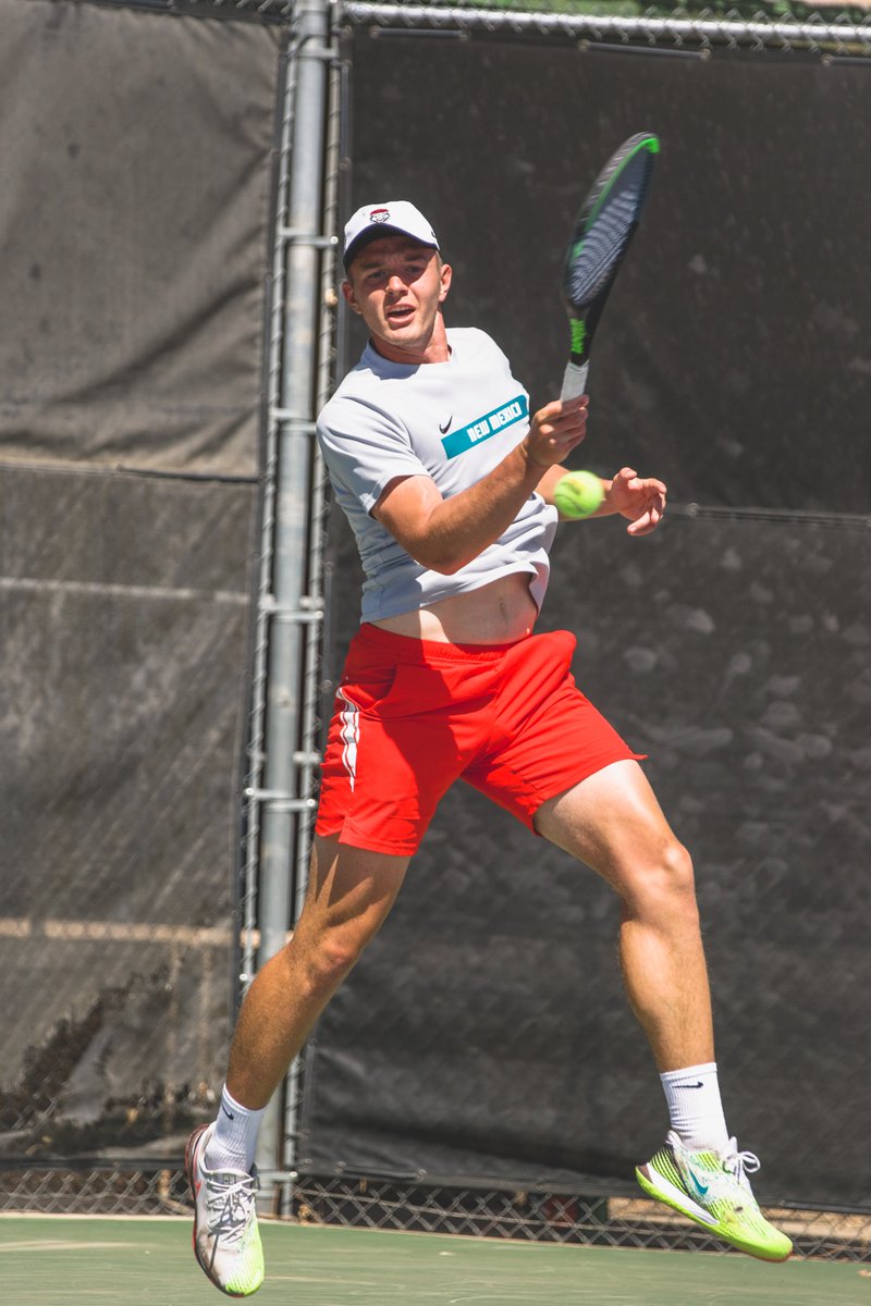 Since Twitter ain't croppin' these on mobile, you can see the MW Player of the Year AND MW Newcomer of the Year in one shot in all it's glory! #GoLobos