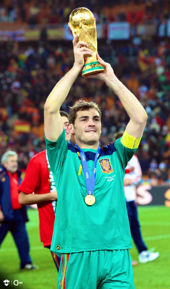 - Juillet 2010: Disputons la finale de la coupe du monde en ayant porté le brassard de capitaine Iker offre le titre à la Roja.