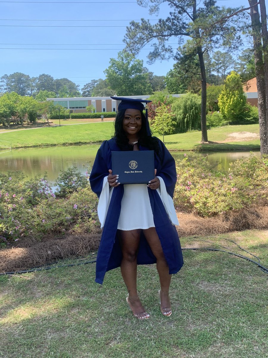 toprated_'s tweet image. cause im still so happy I finally graduated 🥺🥳🎓
